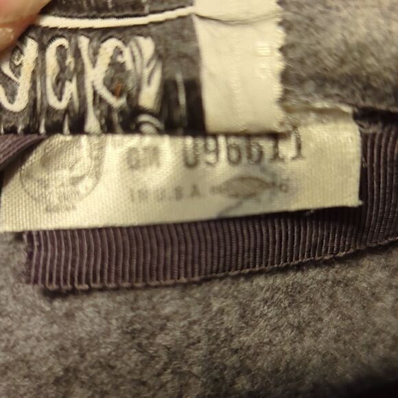 Jacki Vintage Grey Felt Asymetrical Brim Hat, derby - Picture 9 of 14